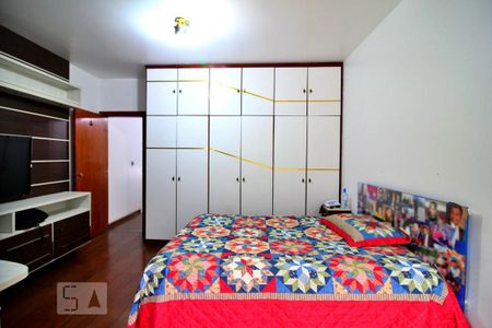 Casa à venda com 600m², 4 quartos e 6 vagasSuíte 2