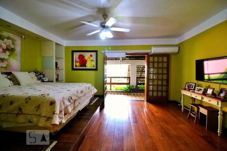 Casa à venda com 600m², 4 quartos e 6 vagasSuíte 1