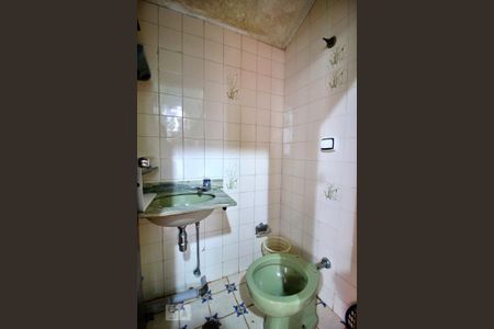 Casa à venda com 600m², 4 quartos e 6 vagasBanheiro de Serviço 1