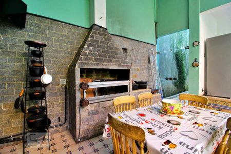 Casa à venda com 600m², 4 quartos e 6 vagasCozinhão