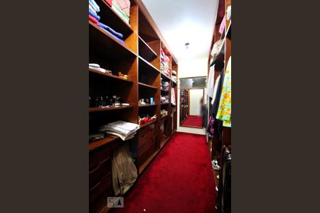 Casa à venda com 600m², 4 quartos e 6 vagasCloset