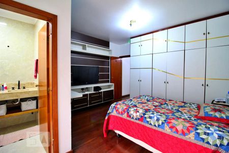 Casa à venda com 600m², 4 quartos e 6 vagasSuíte 2