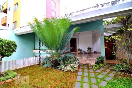 Casa à venda com 600m², 4 quartos e 6 vagasEntrada