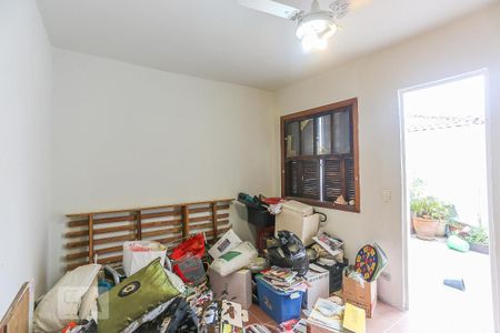 Casa à venda com 180m², 4 quartos e 2 vagasQuarto de Serviço