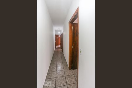 Casa à venda com 180m², 4 quartos e 2 vagasCorredor