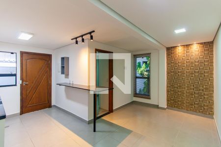 Sala de casa de condomínio para alugar com 2 quartos, 51m² em Vila Ema, São Paulo