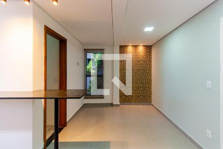 Sala de casa de condomínio para alugar com 2 quartos, 51m² em Vila Ema, São Paulo