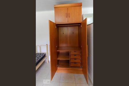 Apartamento para alugar com 30m², 1 quarto e sem vagaQuarto - Armário