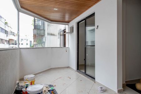 Apartamento à venda com 85m², 3 quartos e 1 vaga Apartamento à venda com 85m², 3 quartos e 1 vagaVaranda