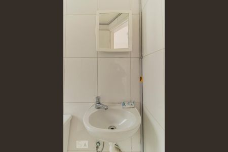 Banheiro - Armário com Espelho de apartamento para alugar com 1 quarto, 17m² em Bela Vista, São Paulo