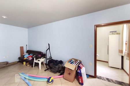 Casa à venda com 257m², 4 quartos e 4 vagas Casa à venda com 257m², 4 quartos e 4 vagasDispensa