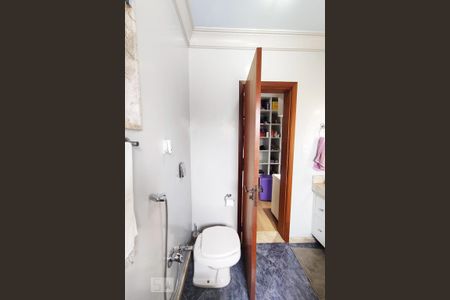 Casa à venda com 257m², 4 quartos e 4 vagas Casa à venda com 257m², 4 quartos e 4 vagasBanheiro da Suíte