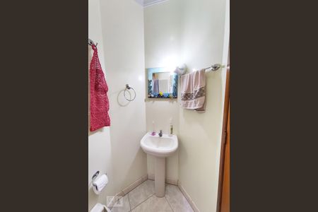 Casa à venda com 257m², 4 quartos e 4 vagas Casa à venda com 257m², 4 quartos e 4 vagasBanheiro