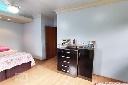 Casa à venda com 257m², 4 quartos e 4 vagas Casa à venda com 257m², 4 quartos e 4 vagasQuarto 2