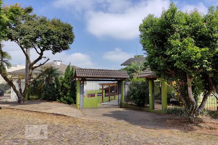 Casa à venda com 257m², 4 quartos e 4 vagas Casa à venda com 257m², 4 quartos e 4 vagasFachada