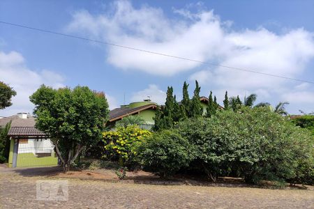 Casa à venda com 257m², 4 quartos e 4 vagas Casa à venda com 257m², 4 quartos e 4 vagasFachada