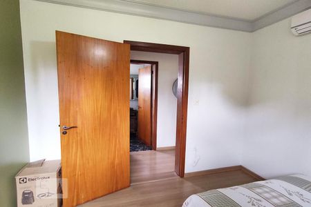 Casa à venda com 257m², 4 quartos e 4 vagas Casa à venda com 257m², 4 quartos e 4 vagasQuarto 1