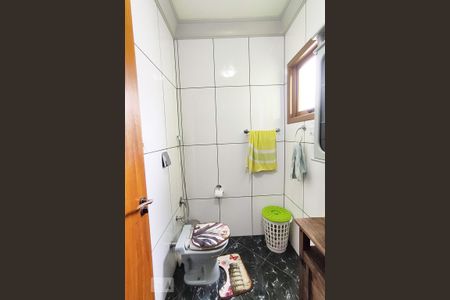 Casa à venda com 257m², 4 quartos e 4 vagas Casa à venda com 257m², 4 quartos e 4 vagasBanheiro 2