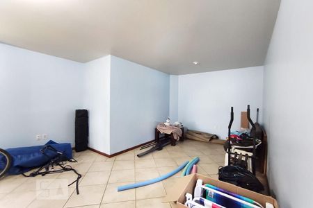 Casa à venda com 257m², 4 quartos e 4 vagas Casa à venda com 257m², 4 quartos e 4 vagasDispensa