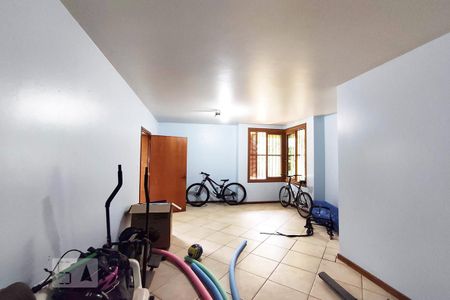 Casa à venda com 257m², 4 quartos e 4 vagas Casa à venda com 257m², 4 quartos e 4 vagasDispensa