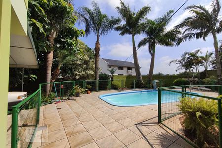 Casa à venda com 257m², 4 quartos e 4 vagas Casa à venda com 257m², 4 quartos e 4 vagasPiscina