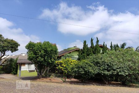 Casa à venda com 257m², 4 quartos e 4 vagas Casa à venda com 257m², 4 quartos e 4 vagasFachada