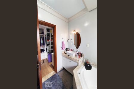 Casa à venda com 257m², 4 quartos e 4 vagas Casa à venda com 257m², 4 quartos e 4 vagasBanheiro da Suíte