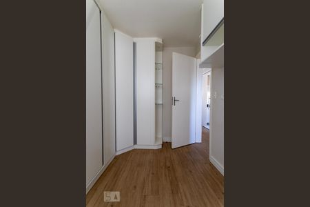 Quarto 1 de apartamento para alugar com 2 quartos, 48m² em Santa Cândida, Curitiba