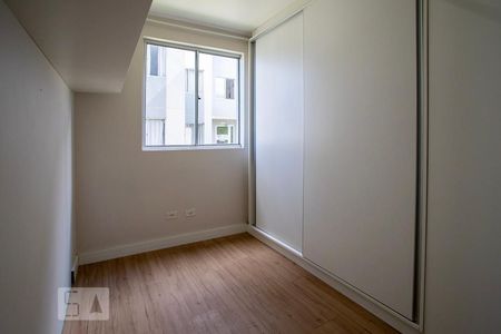 Quarto 1 de apartamento para alugar com 2 quartos, 48m² em Santa Cândida, Curitiba