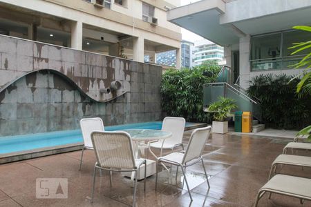 Apartamento à venda com 150m², 2 quartos e 2 vagasÁrea comum - Piscina