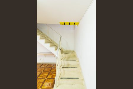 Escadas de casa para alugar com 3 quartos, 250m² em Jabaquara, São Paulo