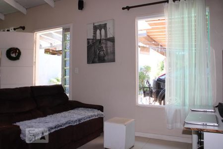 Sala de casa à venda com 3 quartos, 350m² em Rio Branco, Canoas