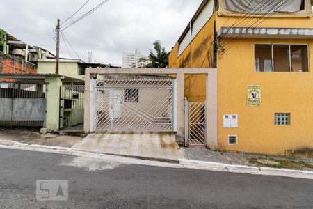 Casa à venda com 65m², 2 quartos e 1 vaga Casa à venda com 65m², 2 quartos e 1 vagaFachada