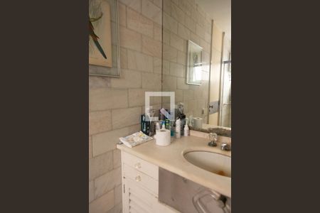 Apartamento à venda com 220m², 3 quartos e 3 vagasBanheiro do Quarto Suite 1