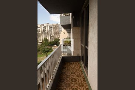 Apartamento à venda com 220m², 3 quartos e 3 vagasVaranda do Quarto Suíte 1