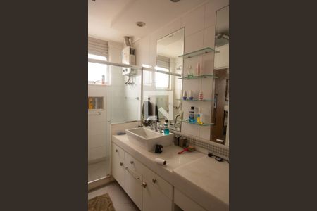 Apartamento à venda com 220m², 3 quartos e 3 vagasBanheiro do Quarto Suíte 2