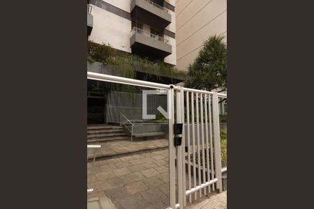 Apartamento à venda com 220m², 3 quartos e 3 vagasFachada e portaria