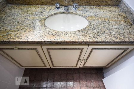 Apartamento à venda com 170m², 4 quartos e 2 vagasPia do banheiro da suíte 1