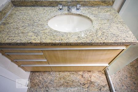 Apartamento à venda com 170m², 4 quartos e 2 vagasPia do banheiro da suíte 2