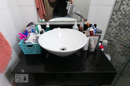 Apartamento à venda com 56m², 2 quartos e 1 vagaDetalhe banheiro