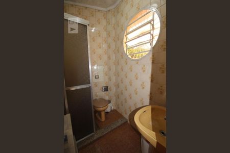 Casa para alugar com 250m², 5 quartos e 4 vagasBanheiro (piso superior)