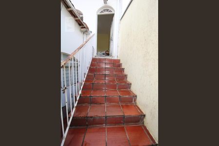 Casa para alugar com 250m², 5 quartos e 4 vagasEscada