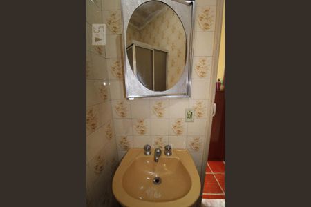 Casa para alugar com 250m², 5 quartos e 4 vagasBanheiro (piso superior)