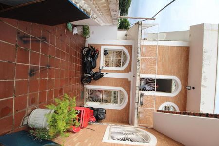 Casa para alugar com 250m², 5 quartos e 4 vagasQuintal e Fachada do piso superior