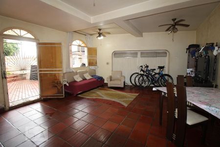 Casa para alugar com 250m², 5 quartos e 4 vagasGaragem interna e área de serviço