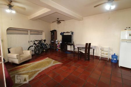 Casa para alugar com 250m², 5 quartos e 4 vagasGaragem interna e área de serviço