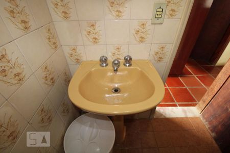 Casa para alugar com 250m², 5 quartos e 4 vagasBanheiro (piso superior)