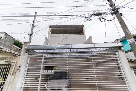 Casa à venda com 220m², 6 quartos e 2 vagas Casa à venda com 220m², 6 quartos e 2 vagasFachada