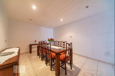 Casa para alugar com 220m², 3 quartos e 2 vagas Casa para alugar com 220m², 3 quartos e 2 vagasSala de Jantar