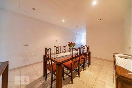 Casa para alugar com 220m², 3 quartos e 2 vagas Casa para alugar com 220m², 3 quartos e 2 vagasSala de Jantar